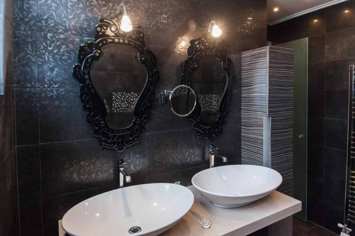 Riviera Retreat 3 Bedroom Luxury W Shared Pool Apartment Athen