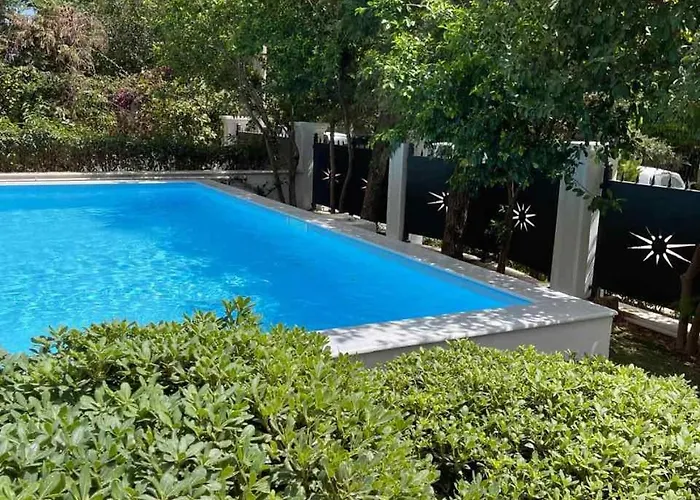 Riviera Retreat 3 Bedroom Luxury Apt W Shared Pool