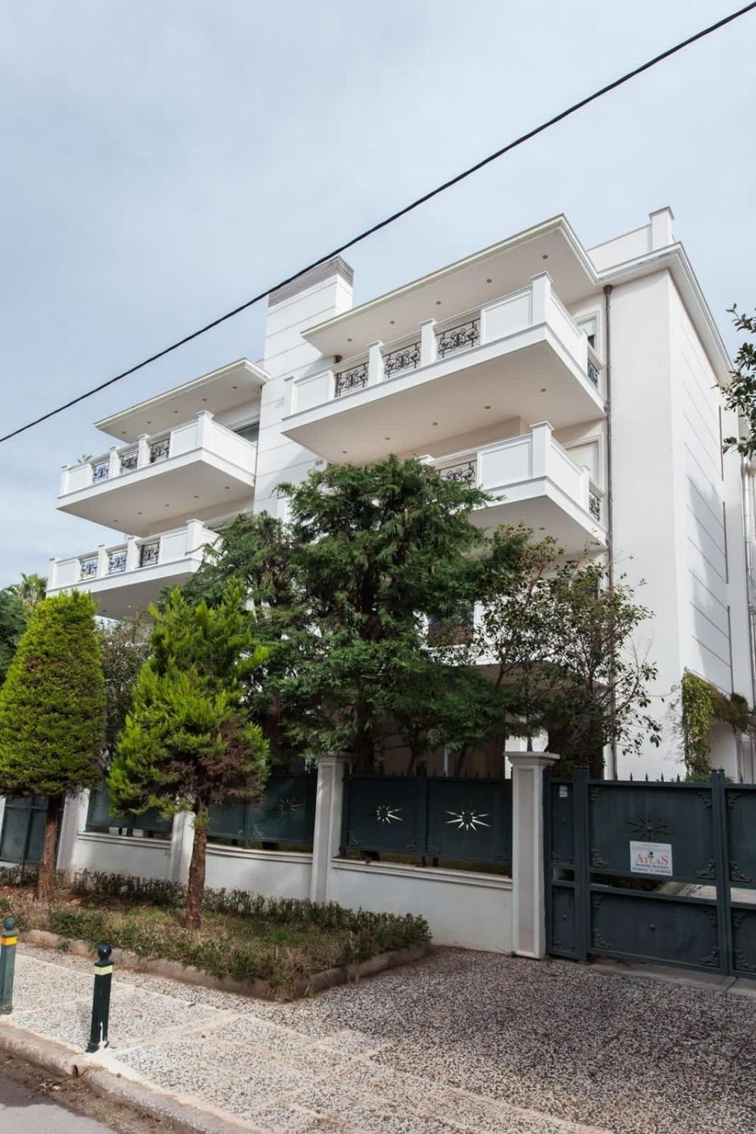 Apartment Riviera Retreat 3 Bedroom Luxury W Shared Pool