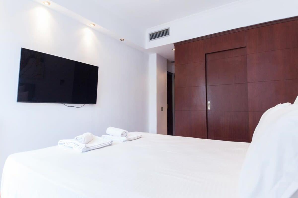 Riviera Retreat 3 Bedroom Luxury W Shared Pool Apartment