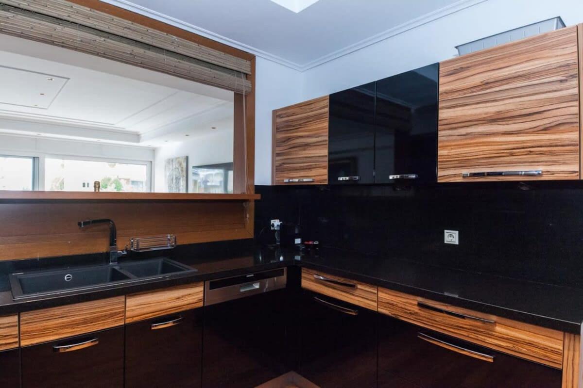 Riviera Retreat 3 Bedroom Luxury W Shared Pool Athens
