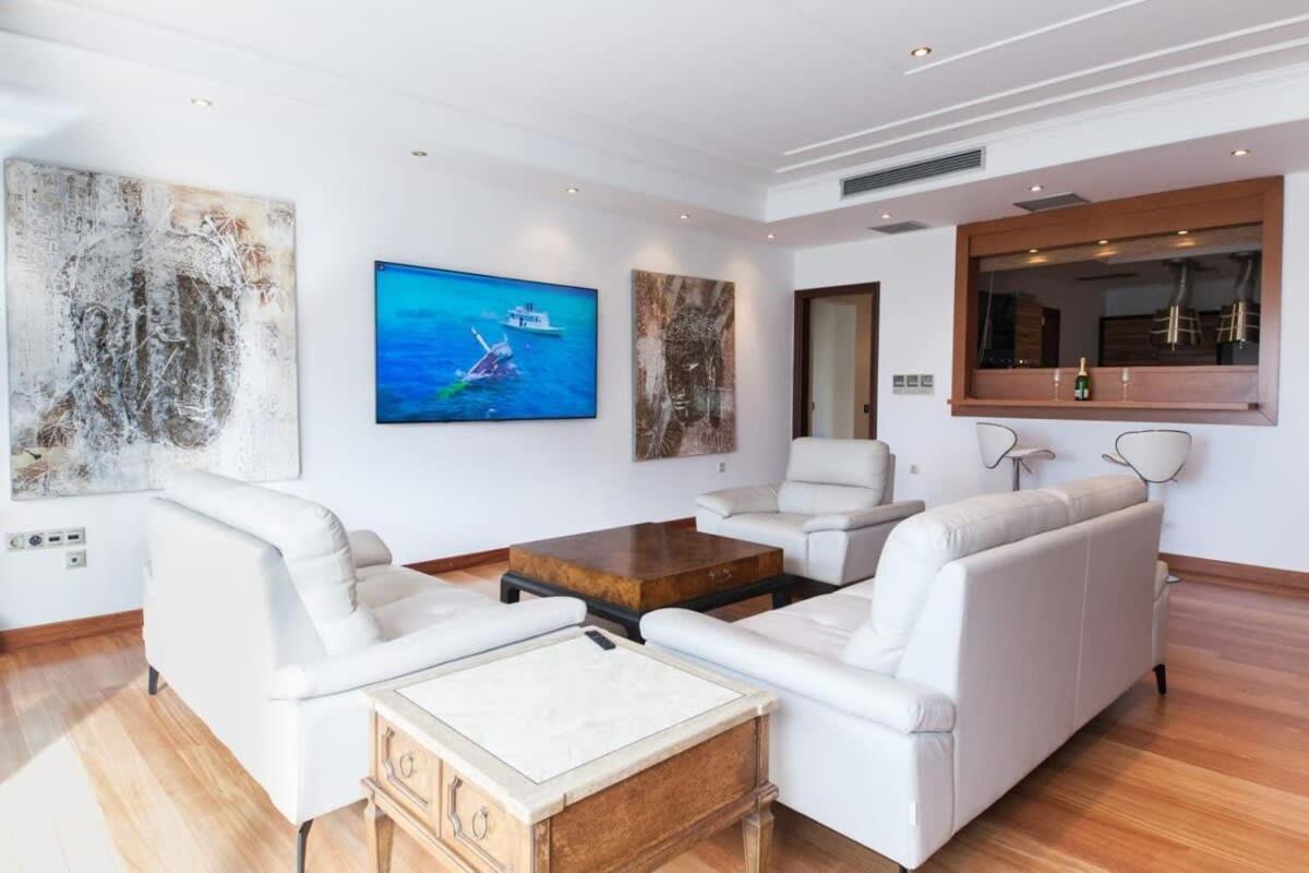 Riviera Retreat 3 Bedroom Luxury W Shared Pool Apartment *