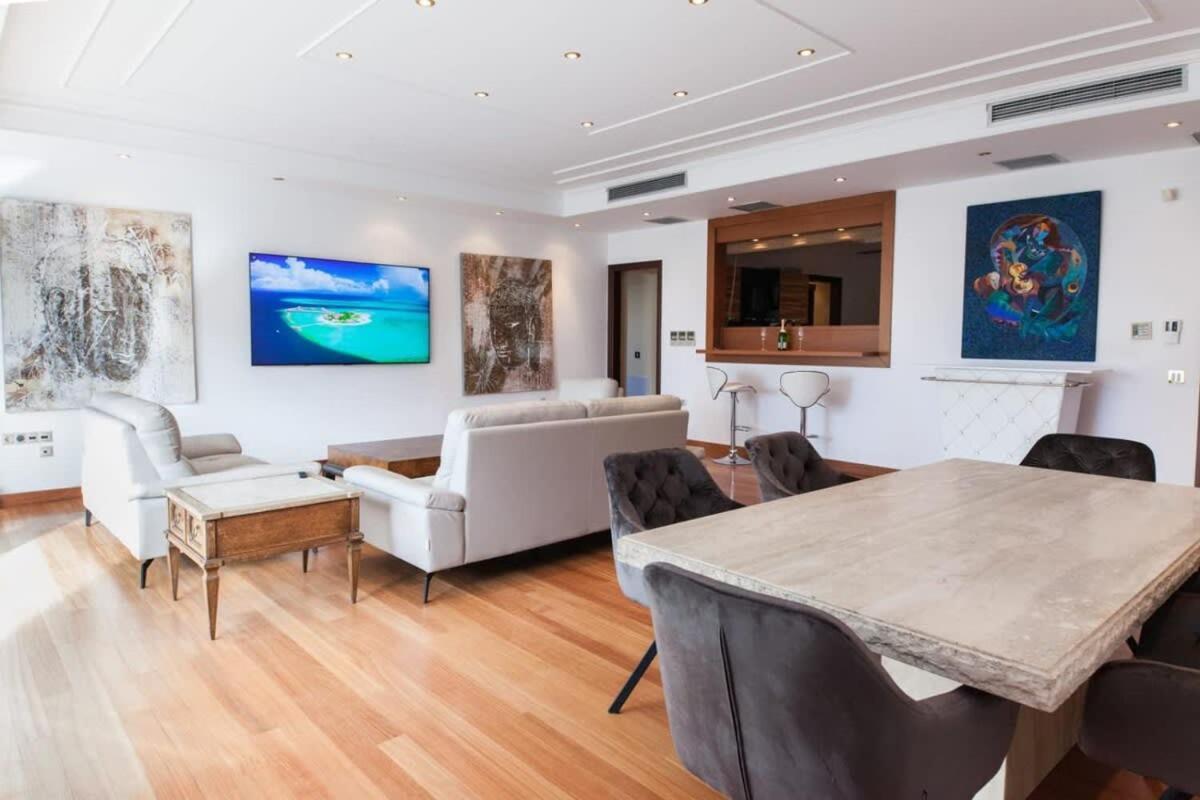 Riviera Retreat 3 Bedroom Luxury W Shared Pool * Athens