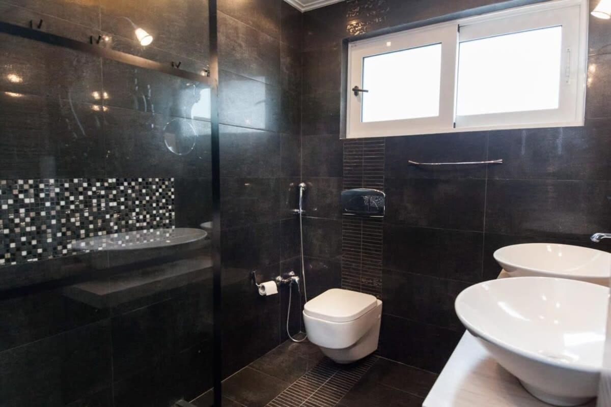 Riviera Retreat 3 Bedroom Luxury W Shared Pool Apartment
