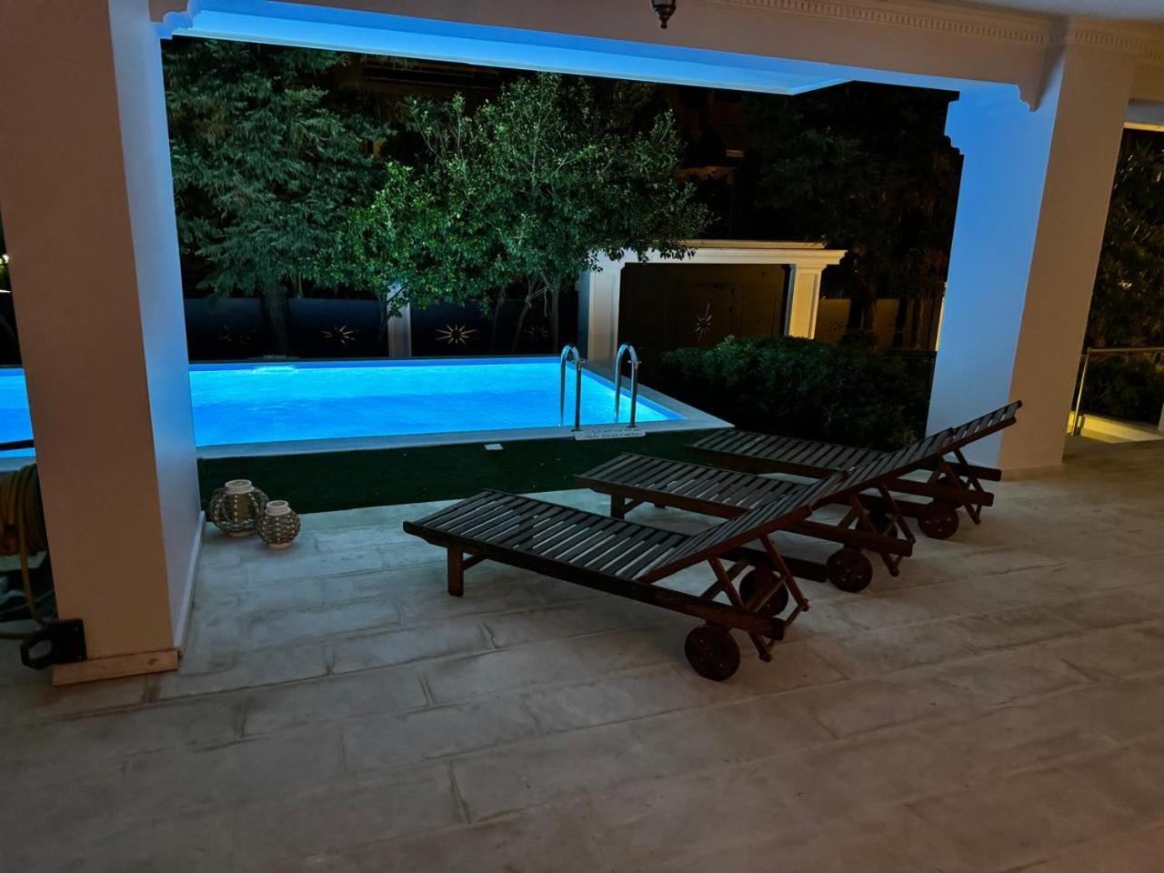 Riviera Retreat 3 Bedroom Luxury W Shared Pool Apartment
